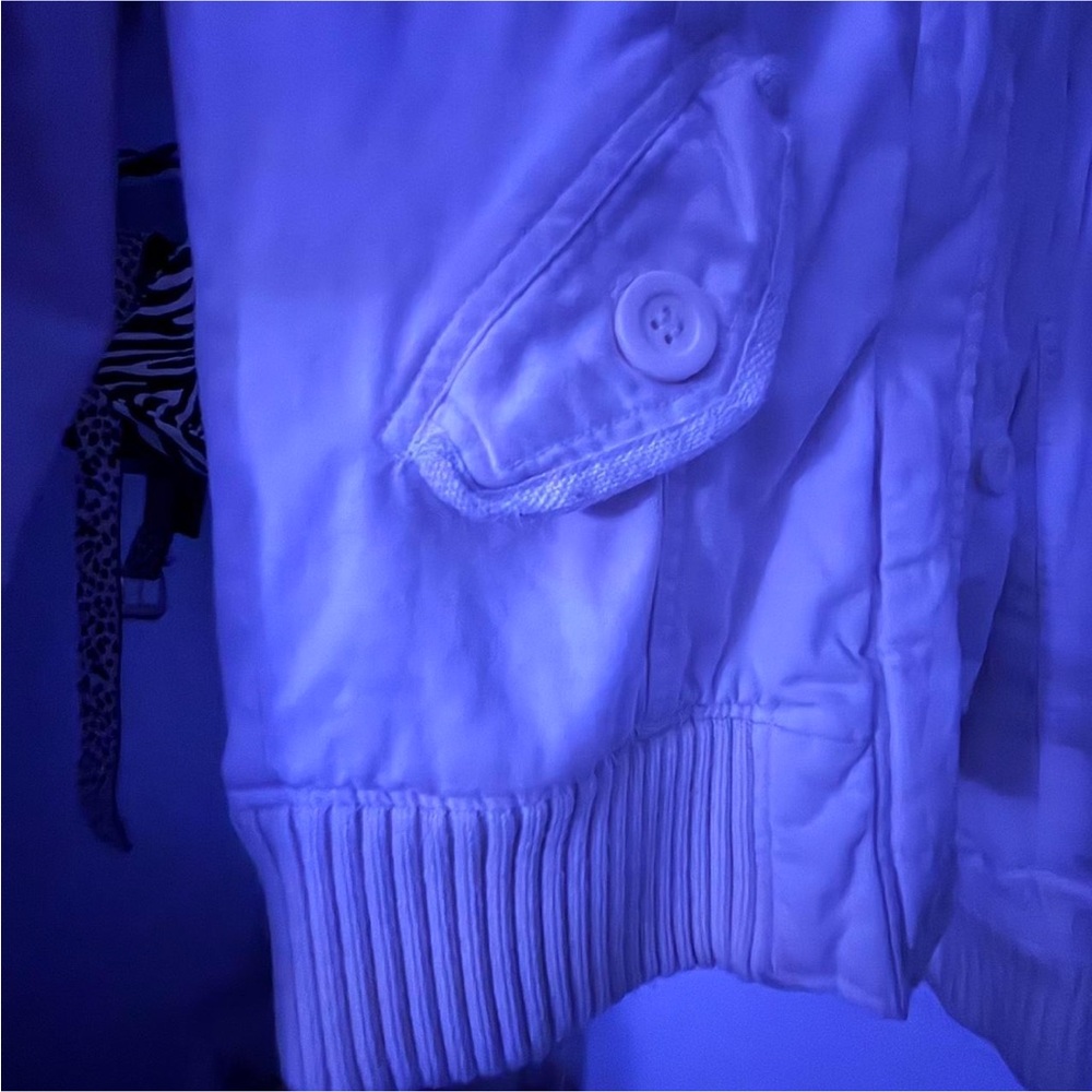 white winter jacket - Picture 5 of 7